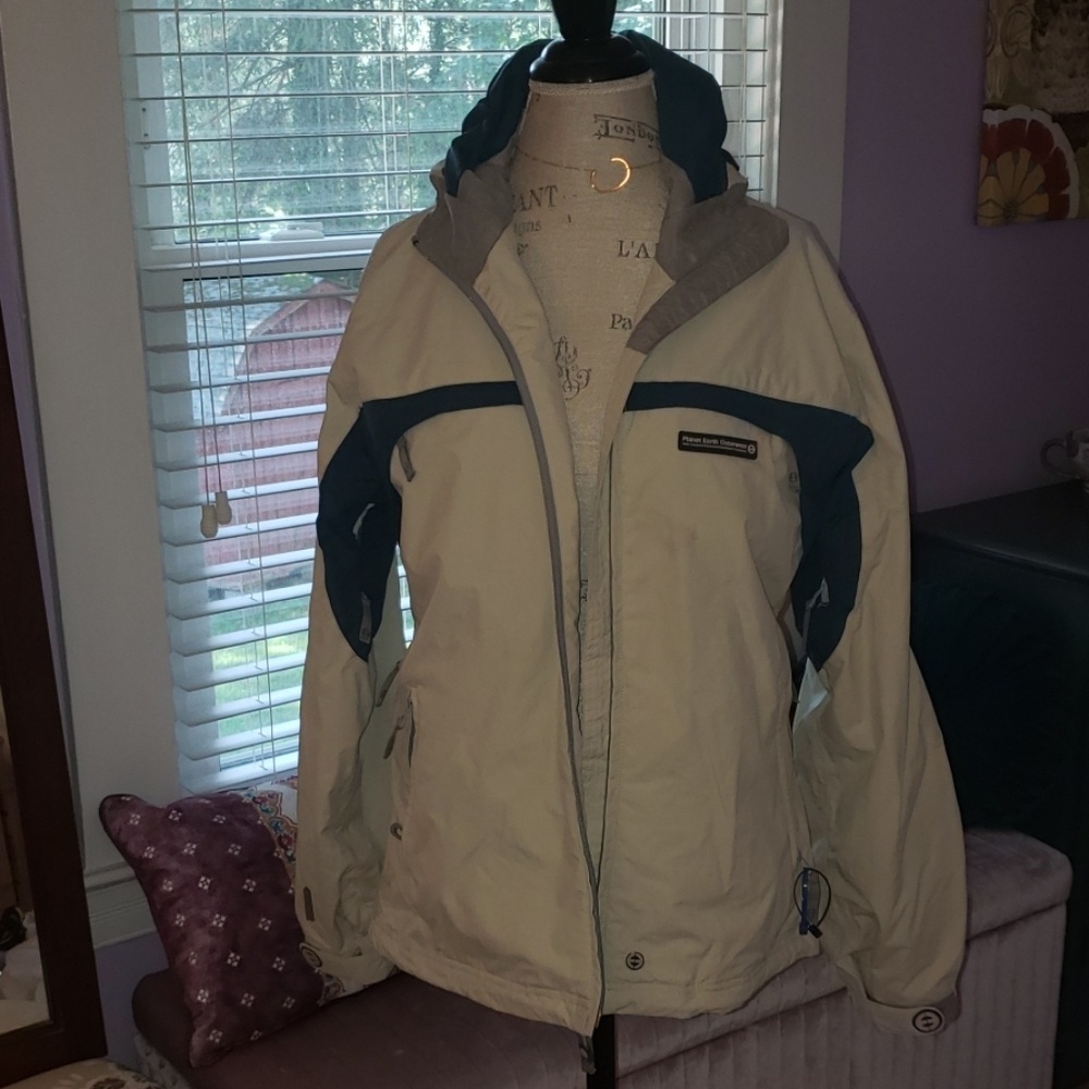 Planet Earth Outerwear Skiing/Snowboarding Jacket